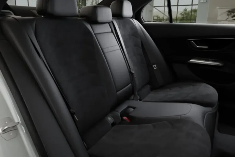 Mercedes-Benz E 300 (Clasa E) din 2024 cu 23.875 km - oferta MER180724 - foto 9