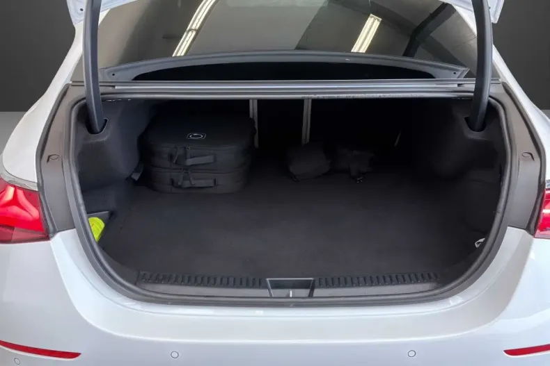 Mercedes-Benz E 300 (Clasa E) din 2024 cu 43.301 km - oferta MER180725 - foto 11