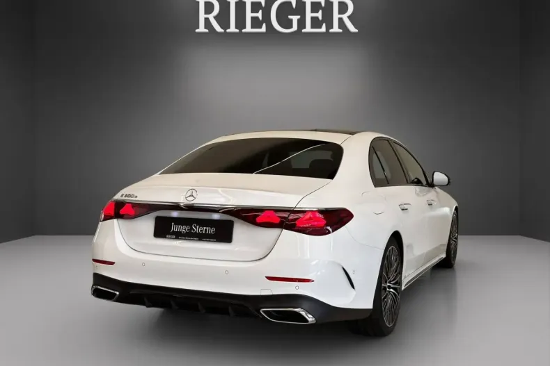 Mercedes-Benz E 300 (Clasa E) din 2024 cu 43.301 km - oferta MER180725 - foto 13