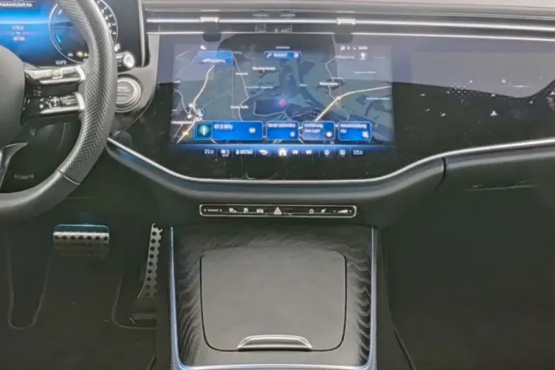 Mercedes-Benz E 300 (Clasa E) din 2024 cu 30.784 km - oferta MER180727 - foto 4