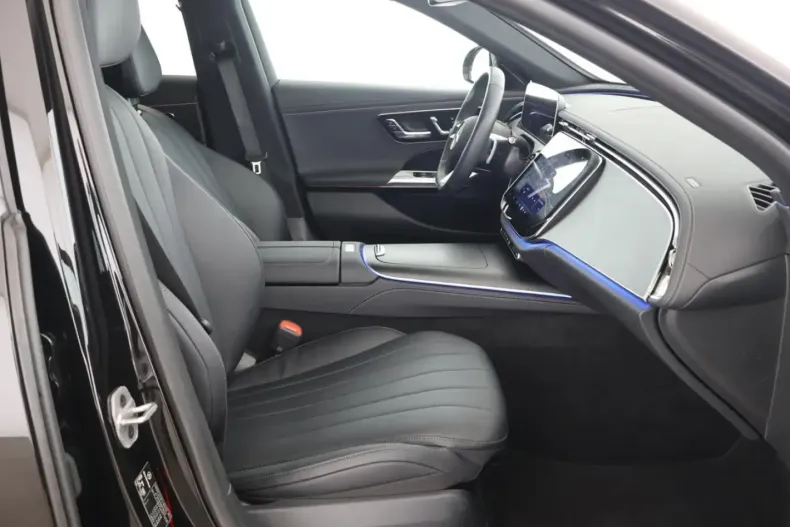 Mercedes-Benz E 300 (Clasa E) din 2024 cu 11.083 km - oferta MER180729 - foto 11