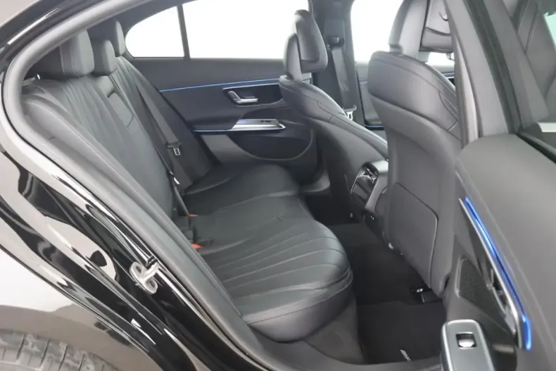 Mercedes-Benz E 300 (Clasa E) din 2024 cu 11.083 km - oferta MER180729 - foto 12