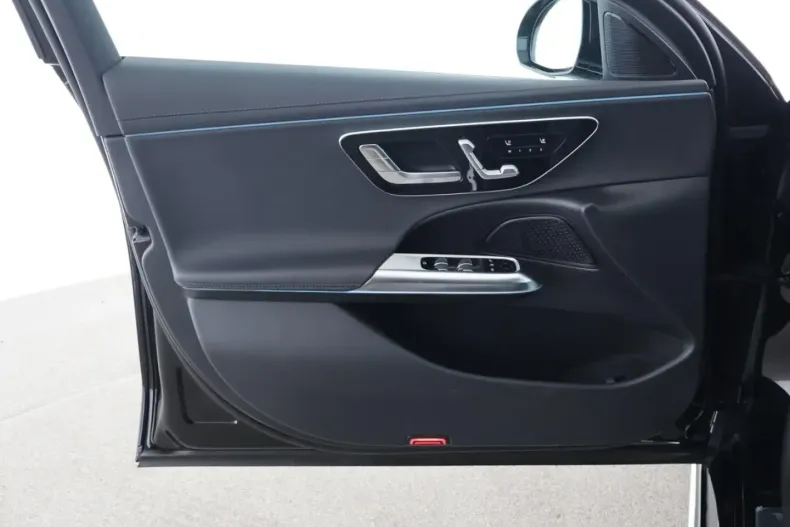 Mercedes-Benz E 300 (Clasa E) din 2024 cu 11.083 km - oferta MER180729 - foto 13