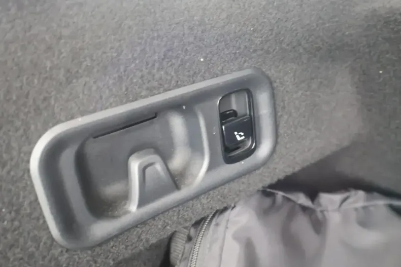 Mercedes-Benz E 300 (Clasa E) din 2024 cu 11.083 km - oferta MER180729 - foto 18