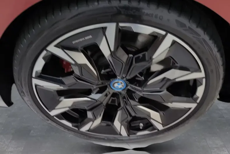 BMW 550 (Seria 5) din 2025 cu 27.440 km - oferta BMW180746 - foto 7