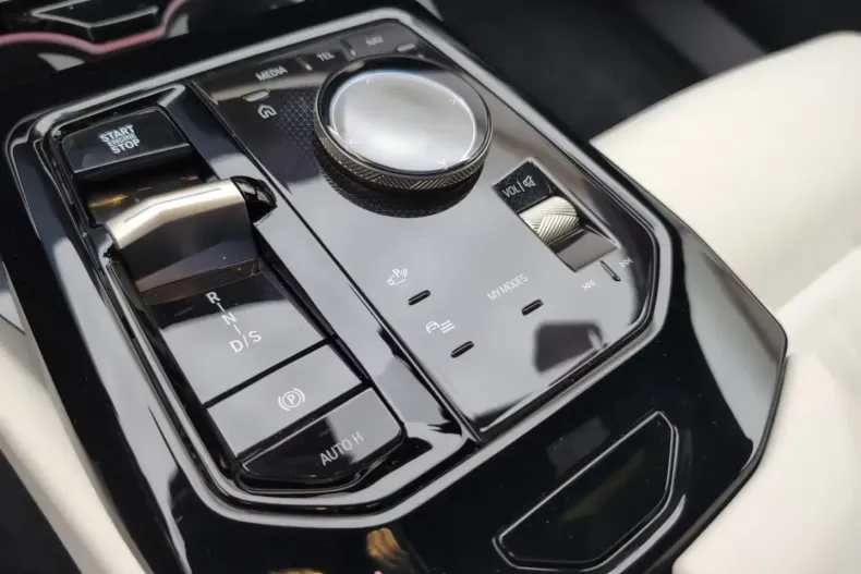 BMW 550 (Seria 5) din 2025 cu 27.440 km - oferta BMW180746 - foto 8