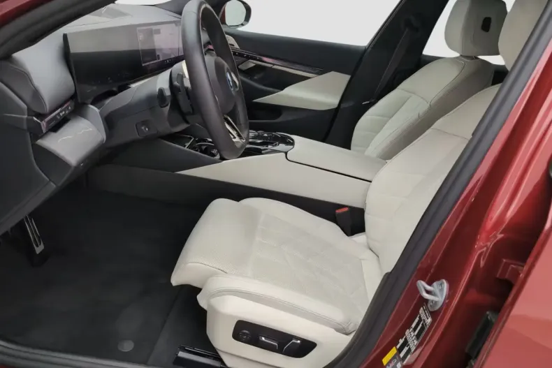 BMW 550 (Seria 5) din 2025 cu 27.440 km - oferta BMW180746 - foto 14