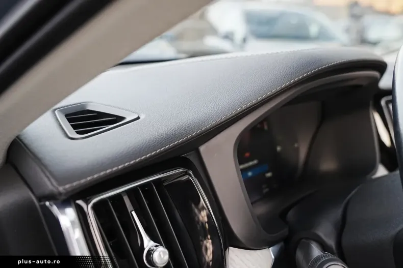 Volvo XC60 din 2022 cu 105.850 km - oferta VOL180762 - foto 32