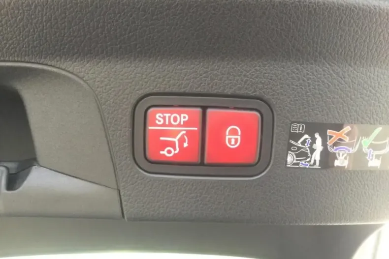 Mercedes-Benz GLE 53 AMG (Clasa GLE) din 2025 cu 15.000 km - oferta MER180769 - foto 10