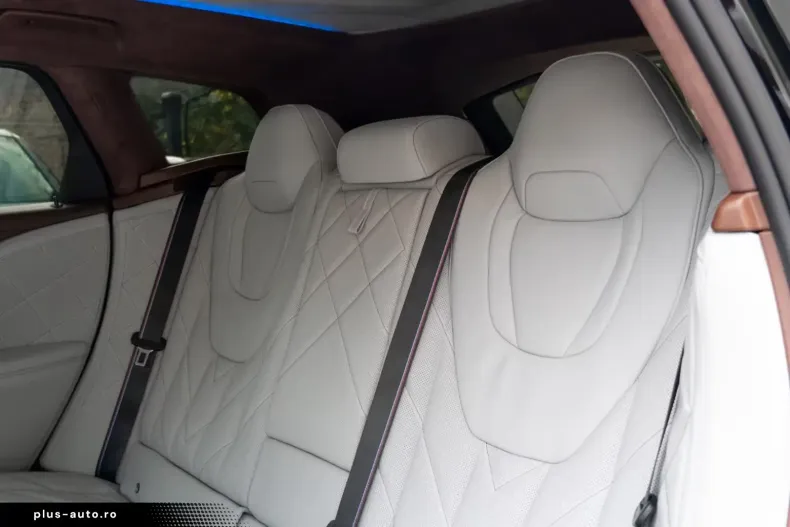 BMW XM (Seria X) din 2025 cu 9.900 km - oferta BMW180770 - foto 26