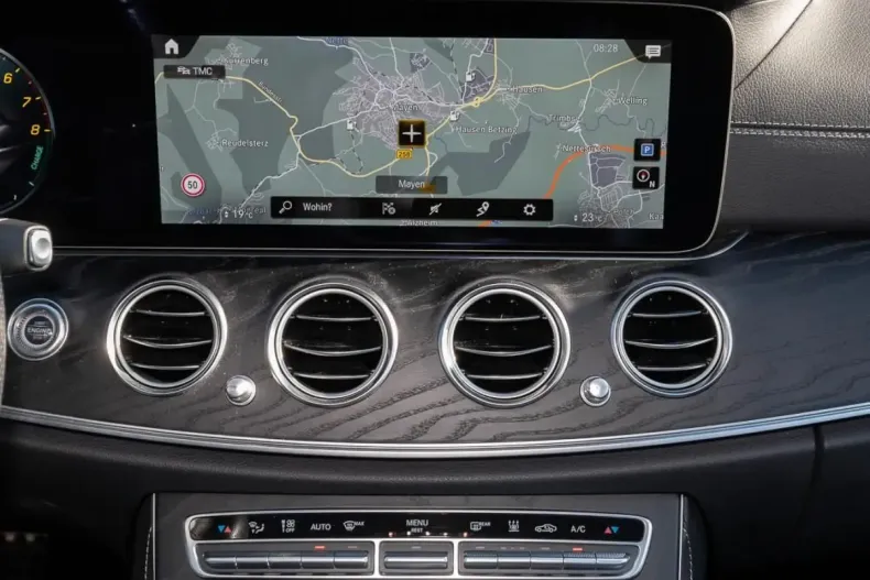 Mercedes-Benz E 300 din 2021 cu 74.143 km - oferta MER180781 - foto 7