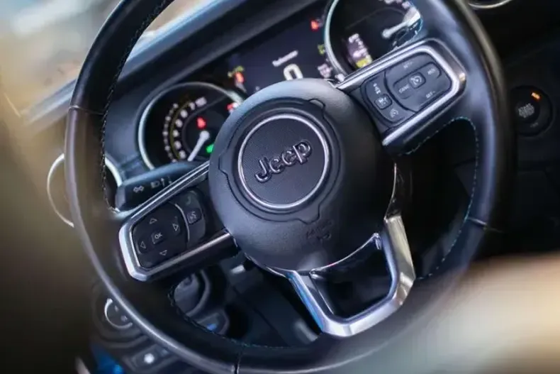 Jeep Wrangler din 2023 cu 25.080 km - oferta JEE180813 - foto 17