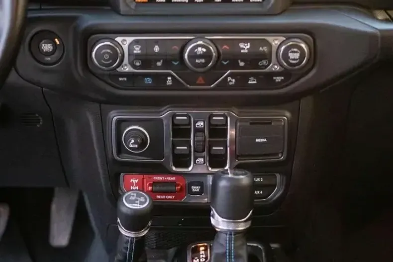 Jeep Wrangler din 2023 cu 25.080 km - oferta JEE180813 - foto 20