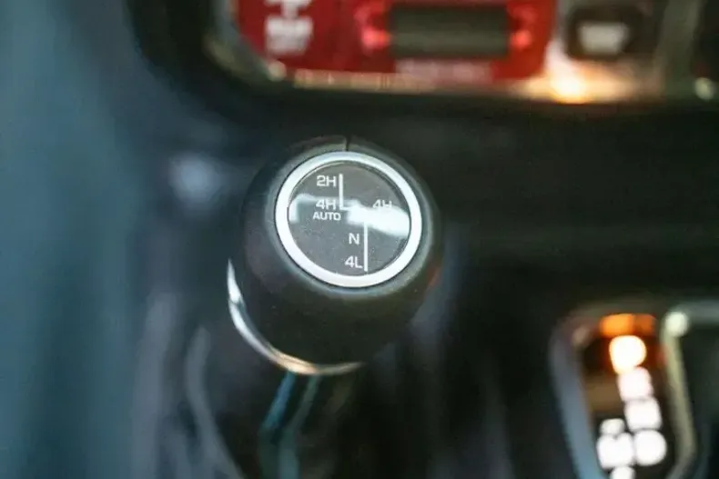 Jeep Wrangler din 2023 cu 25.080 km - oferta JEE180813 - foto 25