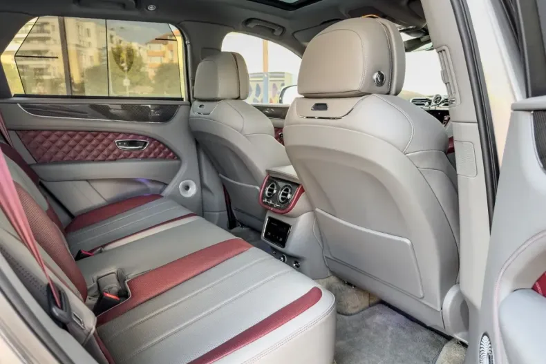 Bentley Bentayga din 2024 cu 7.300 km - oferta BEN180832 - foto 19