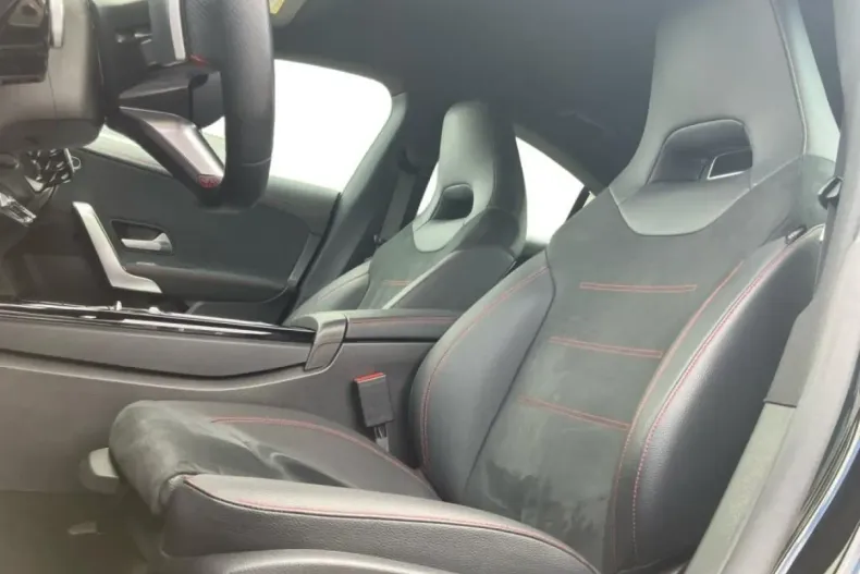 Mercedes-Benz CLA 220 din 2024 cu 8.500 km - oferta MER180895 - foto 6