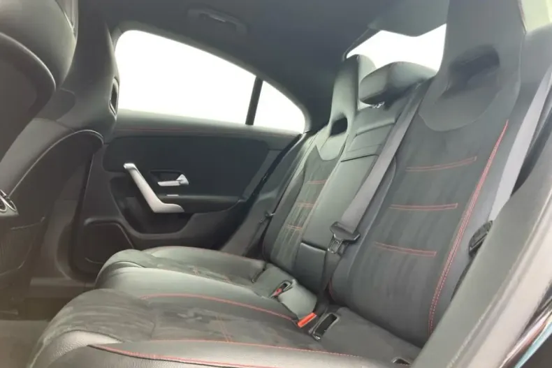 Mercedes-Benz CLA 220 din 2024 cu 8.500 km - oferta MER180895 - foto 9