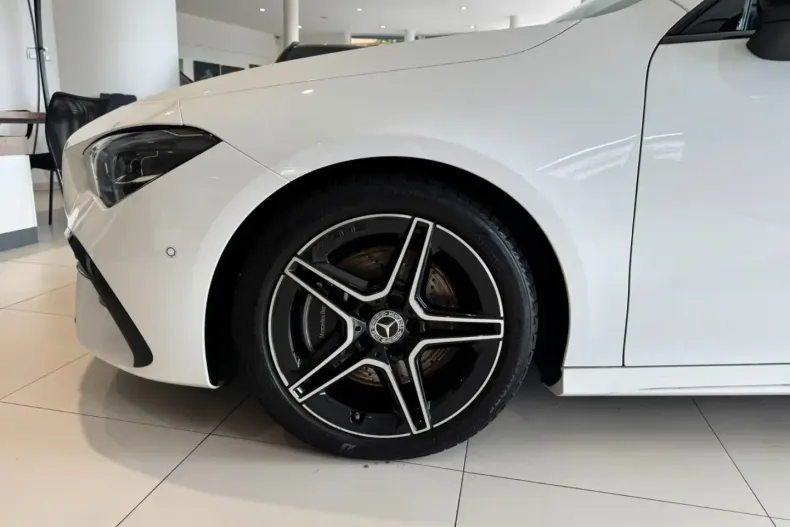 Mercedes-Benz CLA 200 din 2024 cu 12.000 km - oferta MER180898 - foto 6