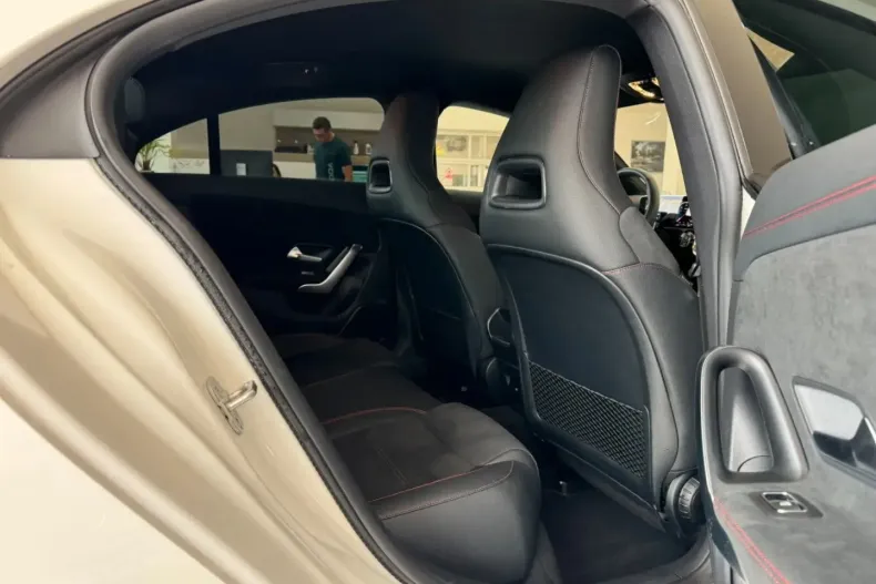 Mercedes-Benz CLA 200 din 2024 cu 12.000 km - oferta MER180898 - foto 14