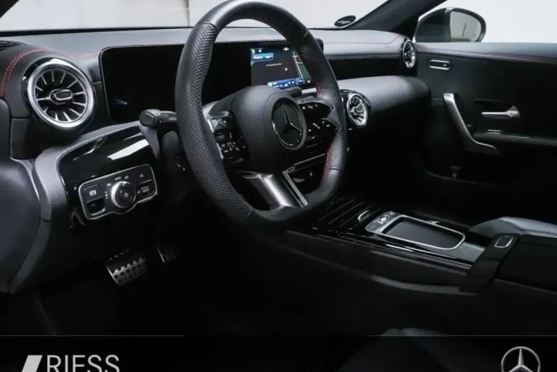 Mercedes-Benz CLA 220 din 2024 cu 20.846 km - oferta MER180899 - foto 5