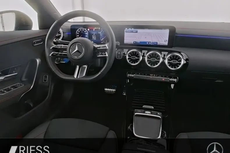Mercedes-Benz CLA 200 din 2024 cu 22.128 km - oferta MER180905 - foto 5