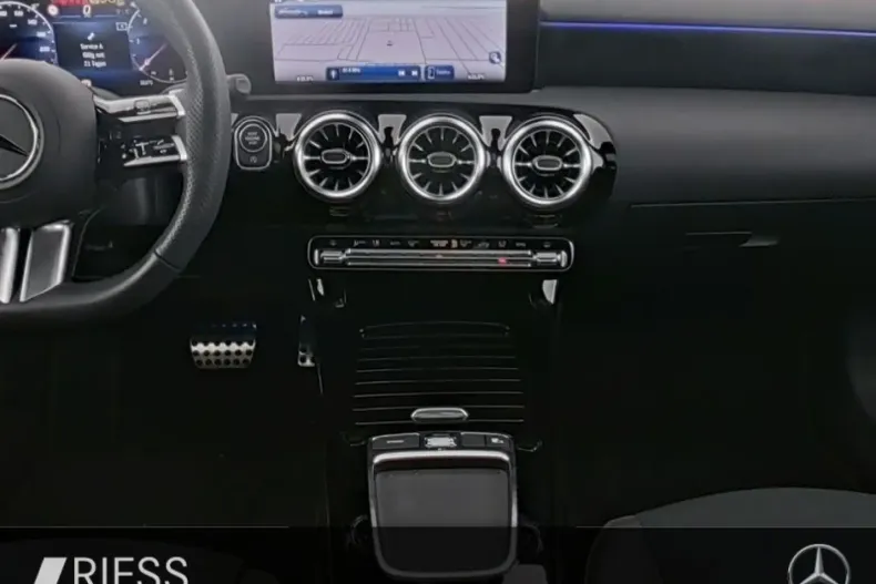 Mercedes-Benz CLA 200 din 2024 cu 22.128 km - oferta MER180905 - foto 9