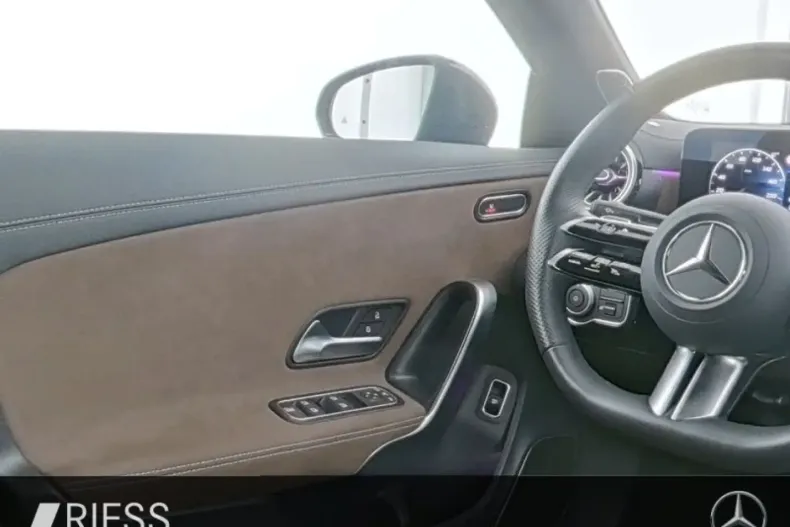 Mercedes-Benz CLA 180 din 2024 cu 23.905 km - oferta MER180906 - foto 8