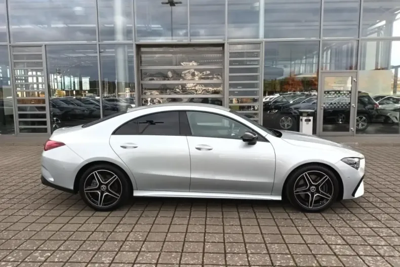 Mercedes-Benz CLA 200 din 2024 cu 17.100 km - oferta MER180907 - foto 3