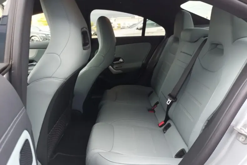 Mercedes-Benz CLA 200 din 2024 cu 17.100 km - oferta MER180907 - foto 11