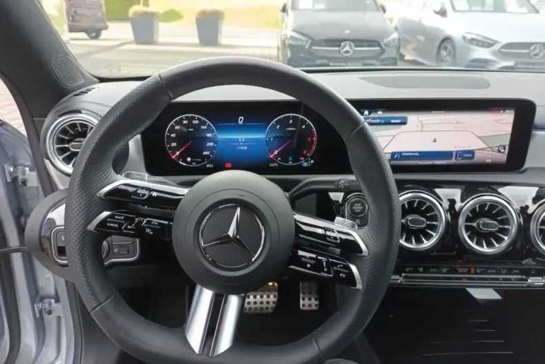 Mercedes-Benz CLA 200 din 2024 cu 17.100 km - oferta MER180907 - foto 13