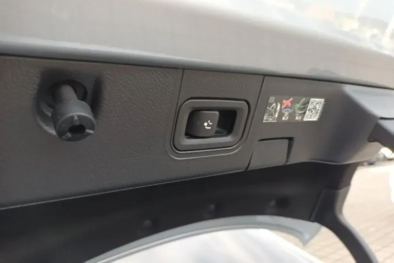 Mercedes-Benz CLA 200 din 2024 cu 17.100 km - oferta MER180907 - foto 16