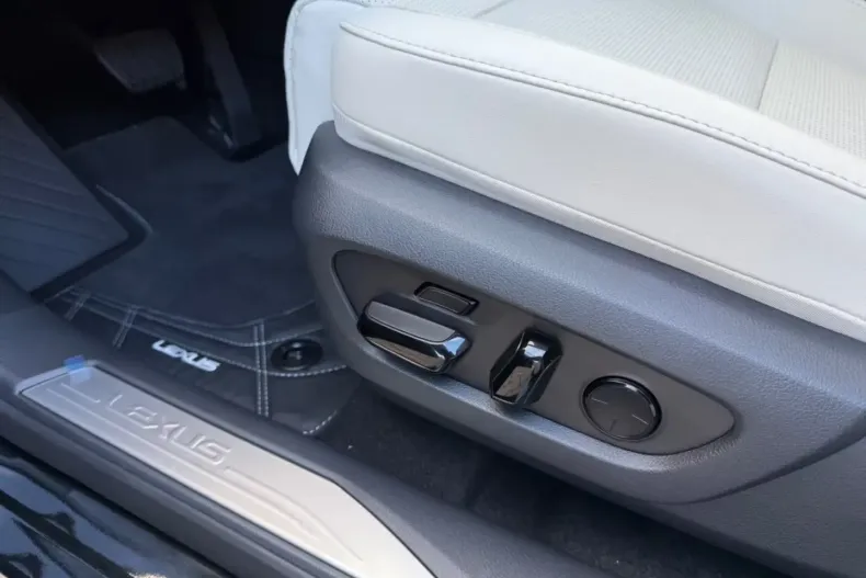 Lexus RX 450 din 2026 cu 10 km - oferta LEX180942 - foto 25