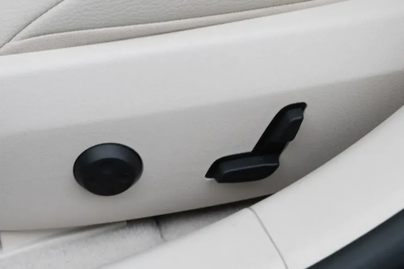 Mercedes-Benz E 200 din 2024 cu 12.150 km - oferta MER180943 - foto 9