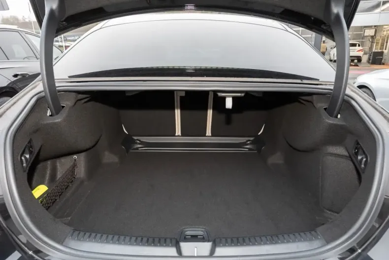 Mercedes-Benz E 200 din 2024 cu 12.150 km - oferta MER180943 - foto 11