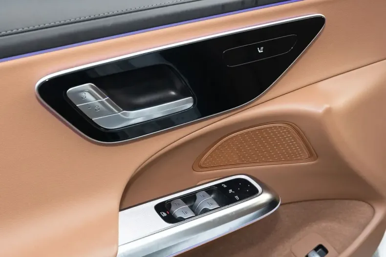 Mercedes-Benz E 200 din 2024 cu 24.050 km - oferta MER180946 - foto 4