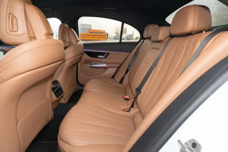 Mercedes-Benz E 200 din 2024 cu 24.050 km - oferta MER180946 - foto 10