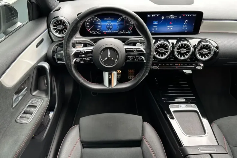 Mercedes-Benz A 250 din 2023 cu 59.750 km - oferta MER180973 - foto 14