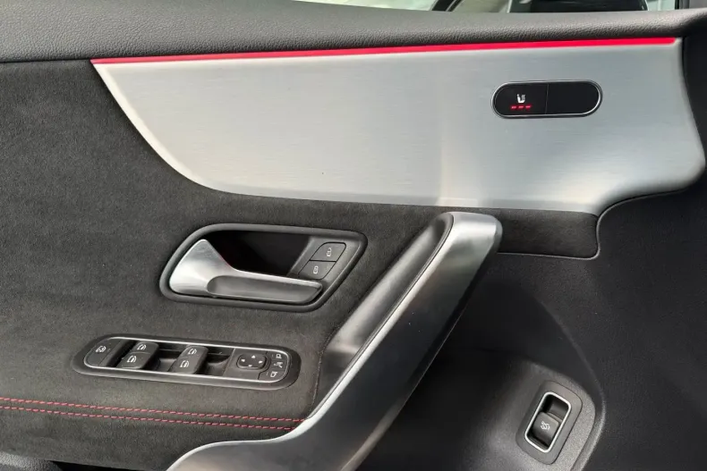 Mercedes-Benz A 200 din 2024 cu 14.350 km - oferta MER180974 - foto 11