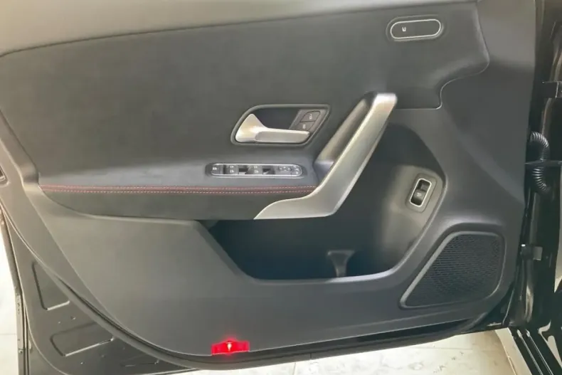 Mercedes-Benz A 200 din 2023 cu 55.696 km - oferta MER180975 - foto 9