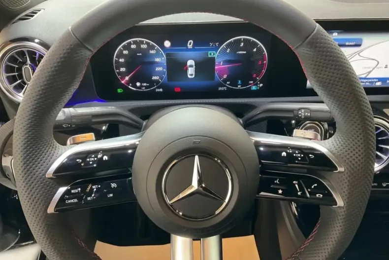 Mercedes-Benz A 200 din 2023 cu 55.696 km - oferta MER180975 - foto 13