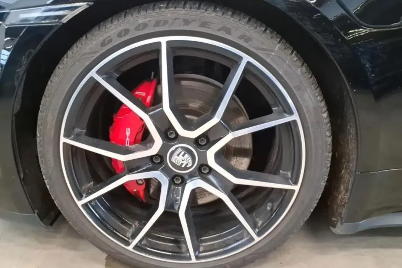 Porsche Taycan din 2022 cu 61.850 km - oferta POR180977 - foto 5