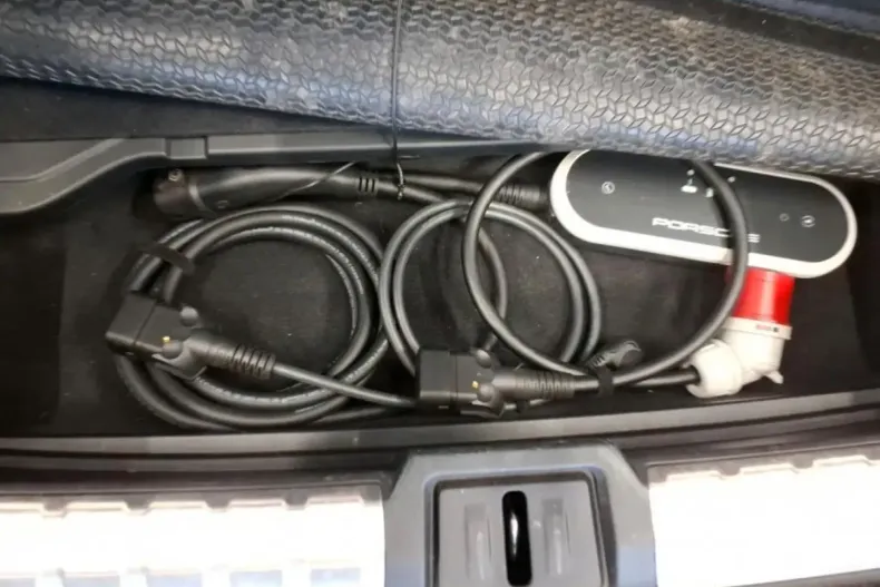 Porsche Taycan din 2022 cu 61.850 km - oferta POR180977 - foto 12