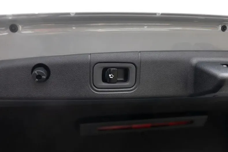 Mercedes-Benz E 220 din 2025 cu 14.886 km - oferta MER180996 - foto 7