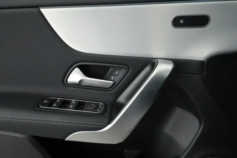 Mercedes-Benz A 220 din 2023 cu 47.220 km - oferta MER181000 - foto 20