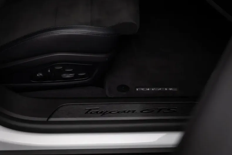 Porsche Taycan din 2023 cu 31.300 km - oferta POR181019 - foto 21