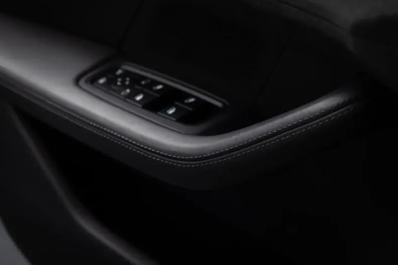 Porsche Taycan din 2023 cu 31.300 km - oferta POR181019 - foto 27