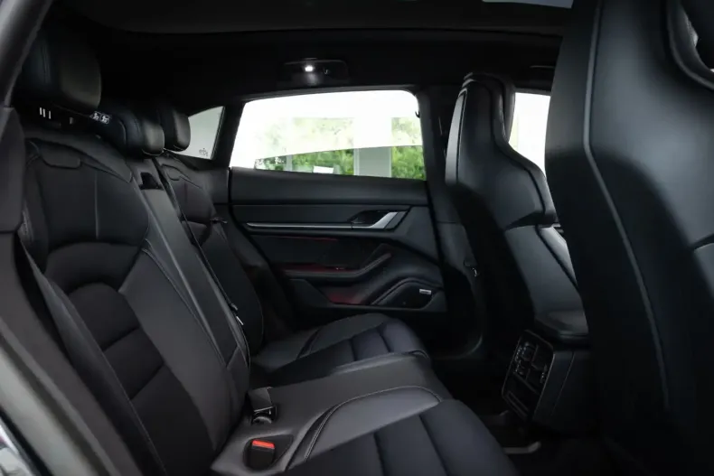 Porsche Taycan din 2023 cu 35.000 km - oferta POR181027 - foto 11