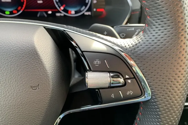 Skoda Octavia din 2024 cu 5.387 km - oferta SKO181044 - foto 18