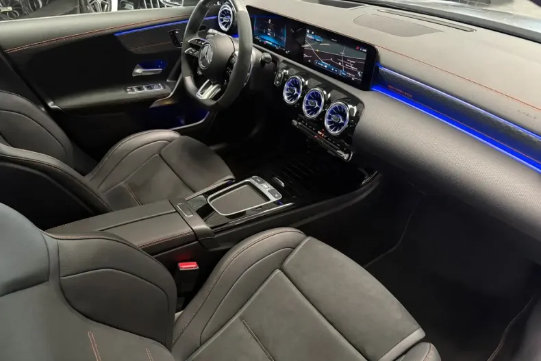 Mercedes-Benz A 45 AMG (Clasa A) din 2023 cu 8.022 km - oferta MER181056 - foto 5