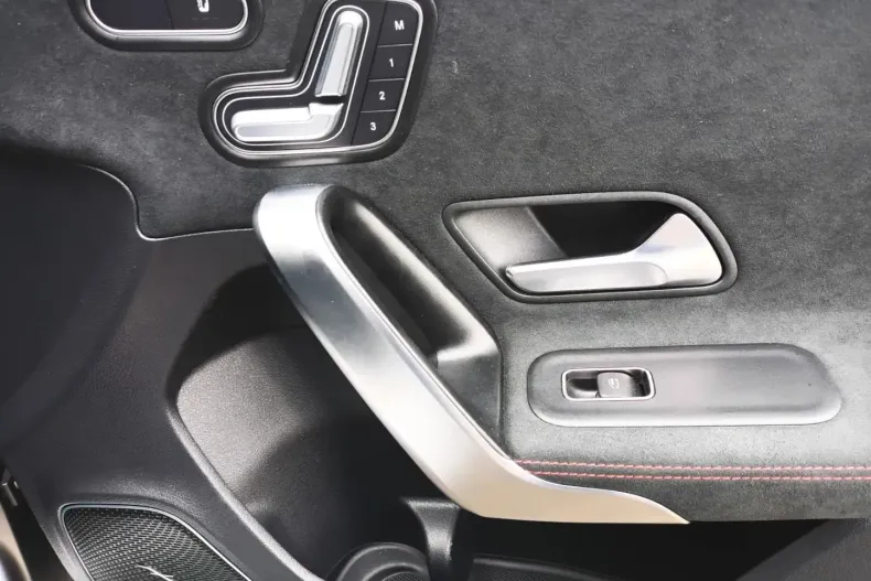 Mercedes-Benz A 45 AMG (Clasa A) din 2024 cu 13.021 km - oferta MER181060 - foto 22